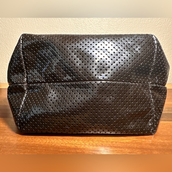 🌟KATE SPADE ♠️ Handbag / Purse / Shoulder Bag / Tote Unique perforated design!! - Picture 2 of 9